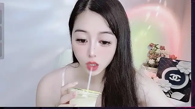 LiLiLily online show from September 29, 9:20 pm