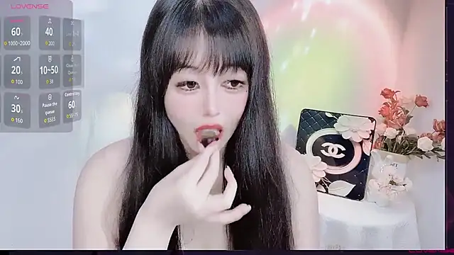 LiLiLily online show from September 22, 6:58 pm