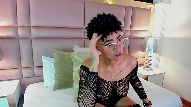 Snapshot of LuciaWallace chatting on September 21, 9:31 pm LuciaWallace online show from September 21, 9:31 pm