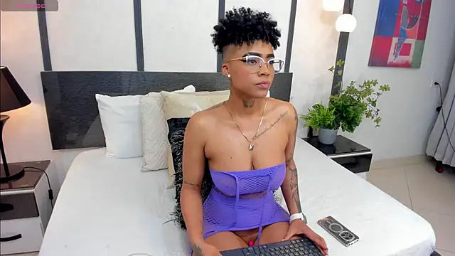 LuciaWallace online show from January 8, 12:49 am