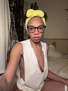 Snapshot of goddesskash chatting on December 21, 5:20 am goddesskash online show from December 21, 5:20 am