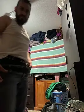 Snapshot of leonardohot1987 chatting on March 5, 2:57 am leonardohot1987 online show from March 5, 2:57 am