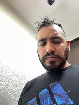 Snapshot of leonardohot1987 chatting on March 12, 11:22 pm leonardohot1987 online show from March 12, 11:22 pm