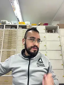 Snapshot of leonardohot1987 chatting on January 17, 5:41 pm leonardohot1987 online show from January 17, 5:41 pm