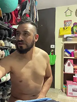 Snapshot of leonardohot1987 chatting on February 11, 4:33 am leonardohot1987 online show from February 11, 4:33 am