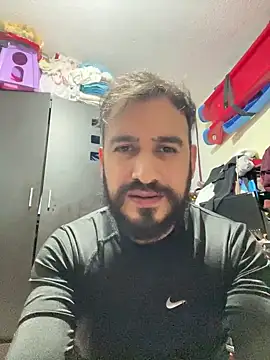 Snapshot of leonardohot1987 chatting on January 17, 5:42 am leonardohot1987 online show from January 17, 5:42 am