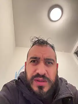 Snapshot of leonardohot1987 chatting on January 15, 4:21 pm leonardohot1987 online show from January 15, 4:21 pm