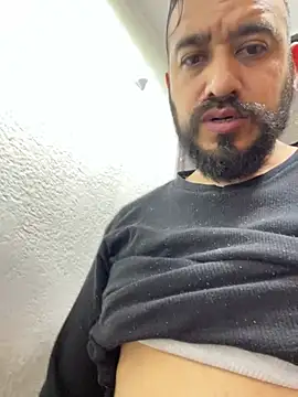 Snapshot of leonardohot1987 chatting on February 9, 1:46 pm leonardohot1987 online show from February 9, 1:46 pm