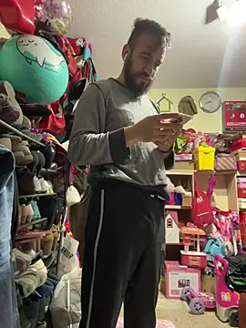 Snapshot of leonardohot1987 chatting on February 18, 6:04 am leonardohot1987 online show from February 18, 6:04 am