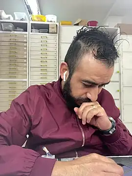 Snapshot of leonardohot1987 chatting on February 27, 5:47 pm leonardohot1987 online show from February 27, 5:47 pm