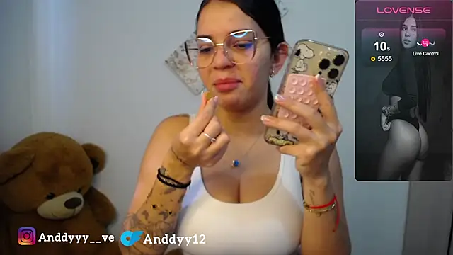 Snapshot of Anddyy__ chatting on June 11, 1:52 pm Anddyy online show from June 11, 1:52 pm