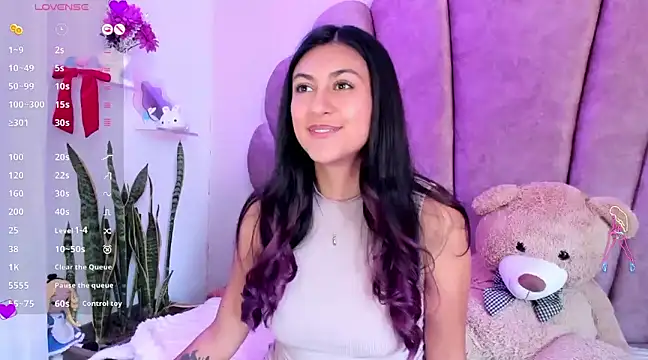 Snapshot of sweetfoxy_17 chatting on January 30, 5:28 pm sweetfoxy 17 online show from January 30, 5:28 pm