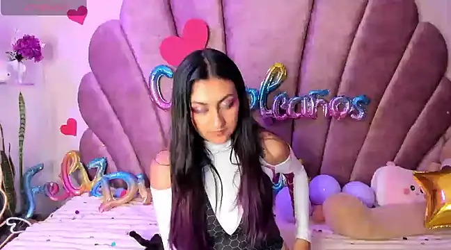 Snapshot of sweetfoxy_17 chatting on February 25, 9:15 pm sweetfoxy 17 online show from February 25, 9:15 pm