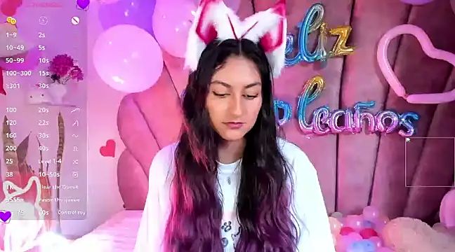 Snapshot of sweetfoxy_17 chatting on February 17, 9:32 pm sweetfoxy 17 online show from February 17, 9:32 pm