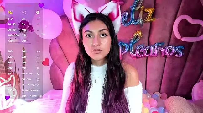 Snapshot of sweetfoxy_17 chatting on February 18, 10:03 pm sweetfoxy 17 online show from February 18, 10:03 pm