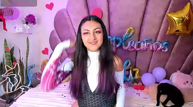 Snapshot of sweetfoxy_17 chatting on February 25, 6:12 pm sweetfoxy 17 online show from February 25, 6:12 pm