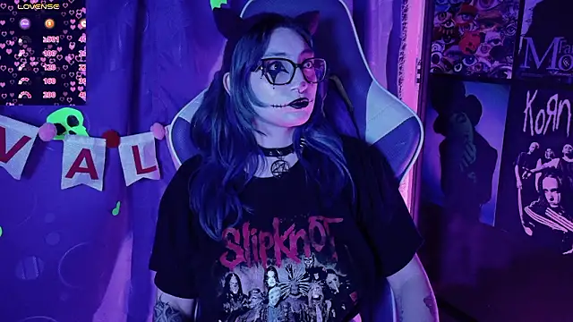 Kimlennox  online show from February 18, 1:40 pm