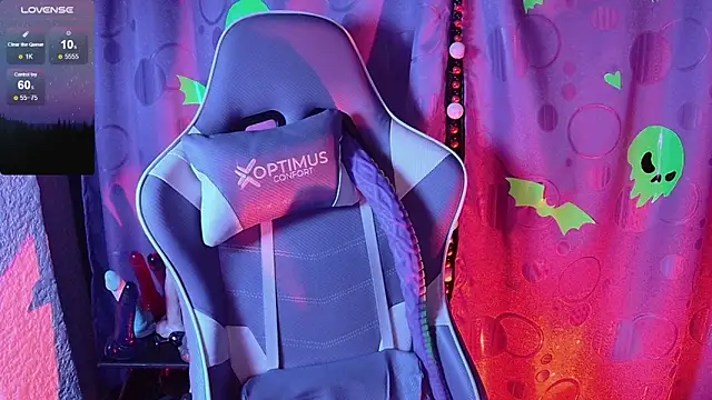 Kimlennox  online show from January 14, 1:15 pm