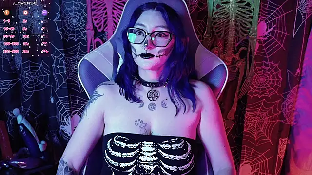 Kimlennox  online show from March 12, 1:59 pm