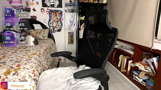 B0nnie H0ney online show from May 29, 1:55 am