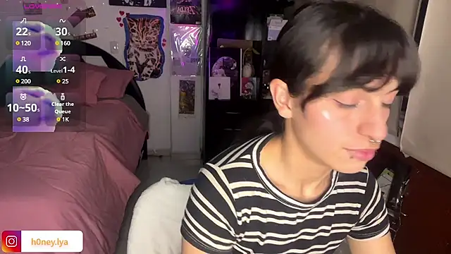 Snapshot of B0nnie_H0ney chatting on February 18, 12:15 am B0nnie H0ney online show from February 18, 12:15 am