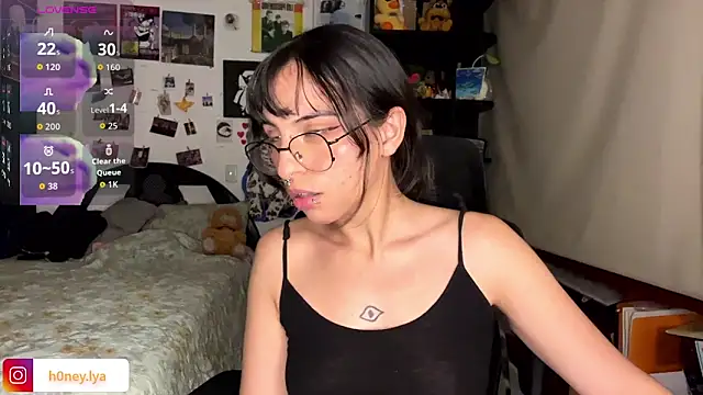 B0nnie H0ney online show from February 8, 12:30 am