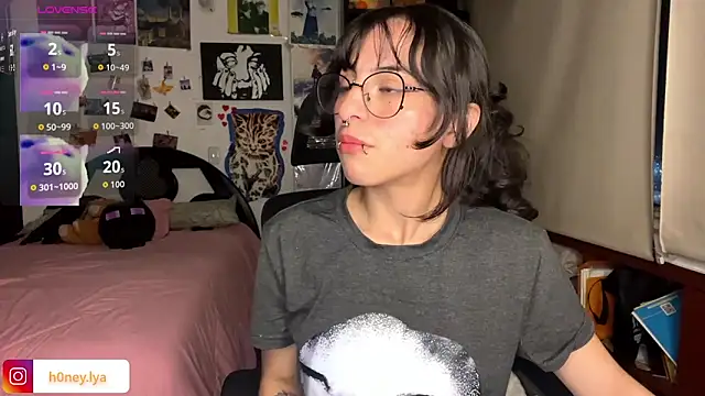 B0nnie H0ney online show from March 13, 1:21 am