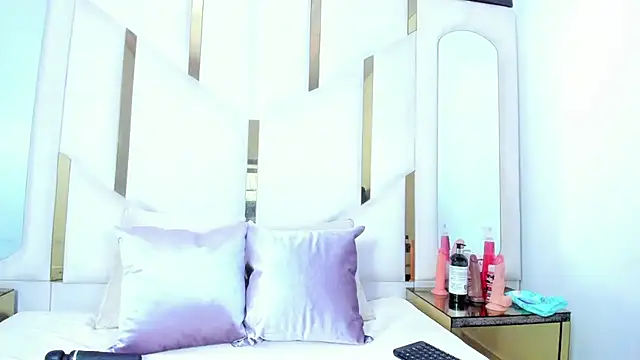 Salmaportman69 online show from January 8, 3:51 pm