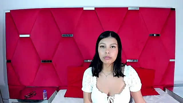 Salmaportman69 online show from February 3, 8:03 pm