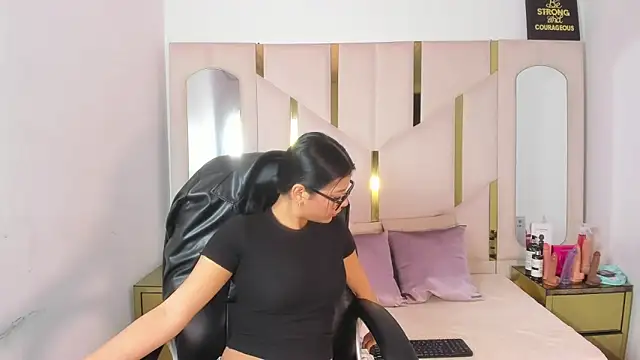 Salmaportman69 online show from January 17, 3:48 pm