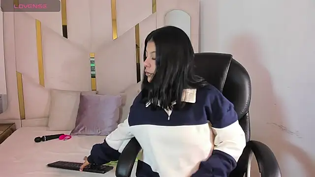 Salmaportman69 online show from February 14, 2:39 pm