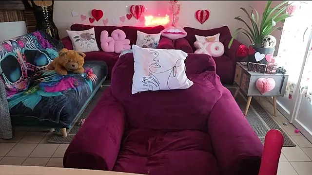 Miss luxiole online show from February 17, 9:28 am