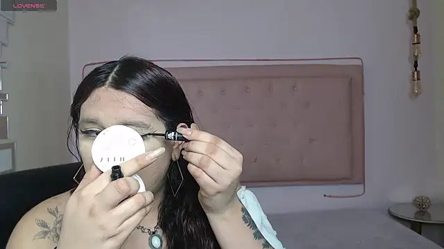 Snapshot of kathepickmanx chatting on November 19, 3:17 am kathepickmanx online show from November 19, 3:17 am