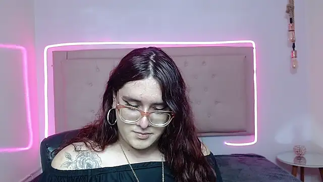 Snapshot of kathepickmanx chatting on October 1, 3:33 am kathepickmanx online show from October 1, 3:33 am