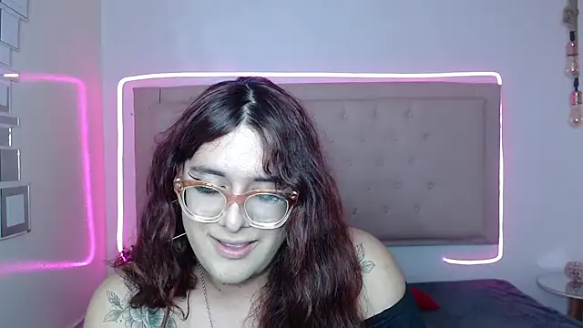 Snapshot of kathepickmanx chatting on October 15, 3:49 am kathepickmanx online show from October 15, 3:49 am