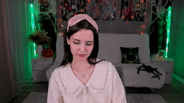 Snapshot of SamanthaaaWalker chatting on October 8, 8:31 pm SamanthaaaWalker online show from October 8, 8:31 pm