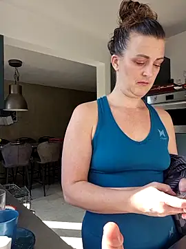 cumtomama online show from September 29, 9:27 am