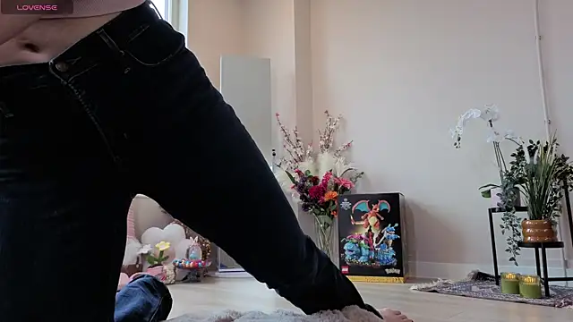 cumtomama online show from April 2, 10:33 am