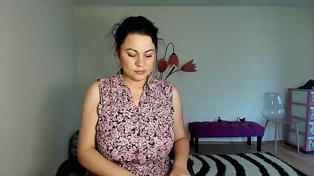 VixenVibesX online show from June 18, 11:59 am