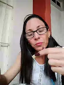 Snapshot of Zuzell_Sweet chatting on February 3, 2:24 pm Zuzell Sweet online show from February 3, 2:24 pm