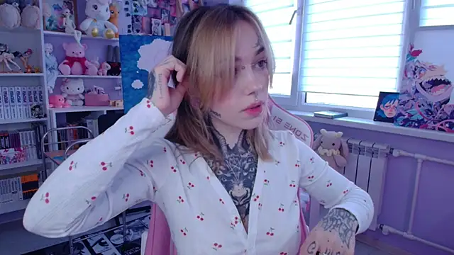 Snapshot of Catharsisi chatting on October 1, 1:26 pm Catharsisi online show from October 1, 1:26 pm