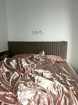 anna elfi online show from October 18, 10:17 am