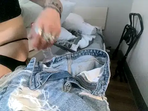 Snapshot of AQuickPhyx chatting on February 16, 3:59 pm AQuickPhyx online show from February 16, 3:59 pm