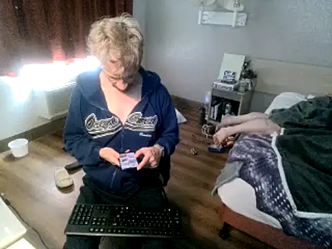 Snapshot of AQuickPhyx chatting on February 20, 4:47 pm AQuickPhyx online show from February 20, 4:47 pm