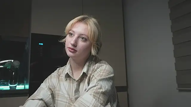 milasmiu online show from February 21, 3:54 pm