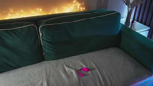 milasmiu online show from February 18, 7:09 pm