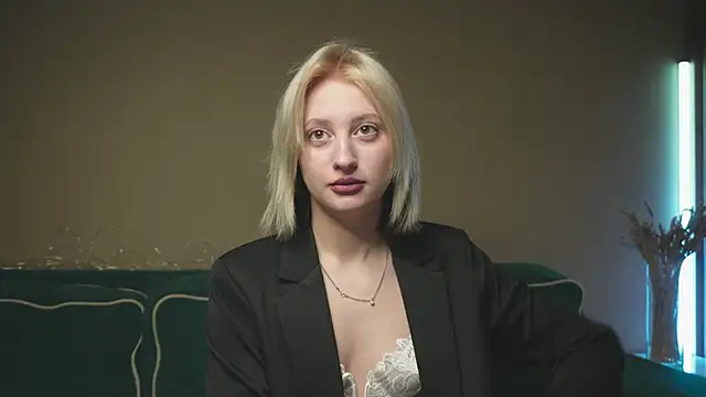 milasmiu online show from March 2, 5:09 pm