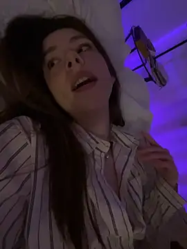 Mary Leaf online show from February 27, 10:31 pm