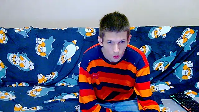 Snapshot of Lester_Broo chatting on December 19, 7:27 pm Lester Broo online show from December 19, 7:27 pm