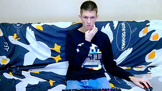 Snapshot of Lester_Broo chatting on January 13, 7:23 am Lester Broo online show from January 13, 7:23 am